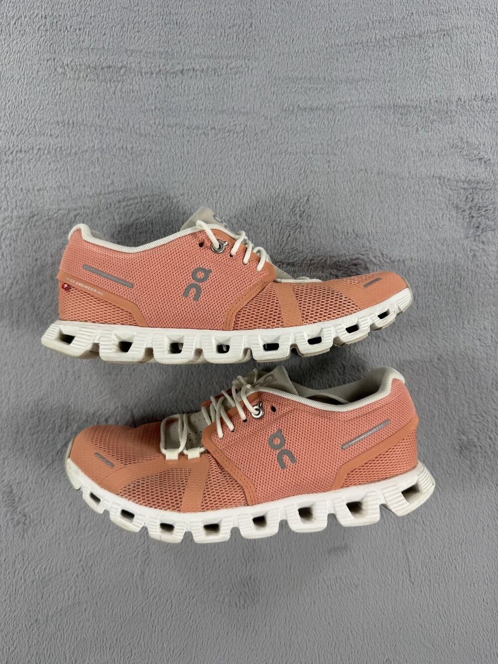 On Cloud Running Shoes Women's Size 8 Peach White Athletic Sneakers